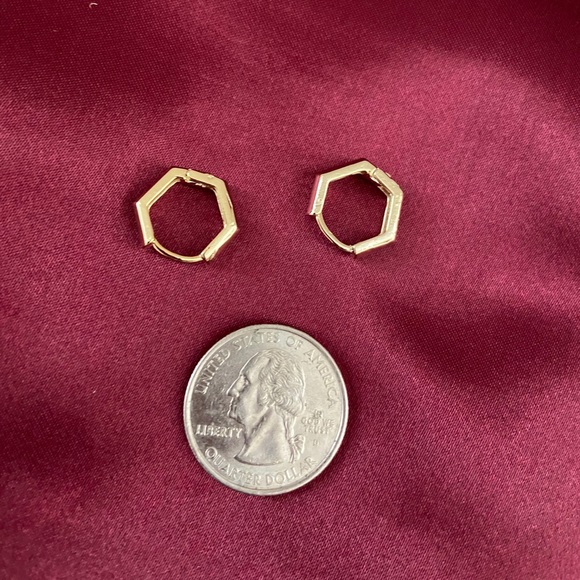💕Last one 18K Gold Geometric Hexagon Hoop Earring - Picture 6 of 6